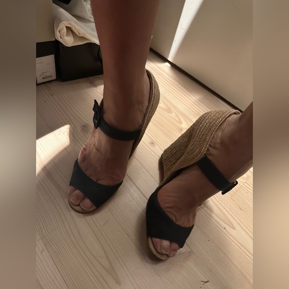 Christian Louboutin Size 39 Espadrilles - Picture 15 of 16